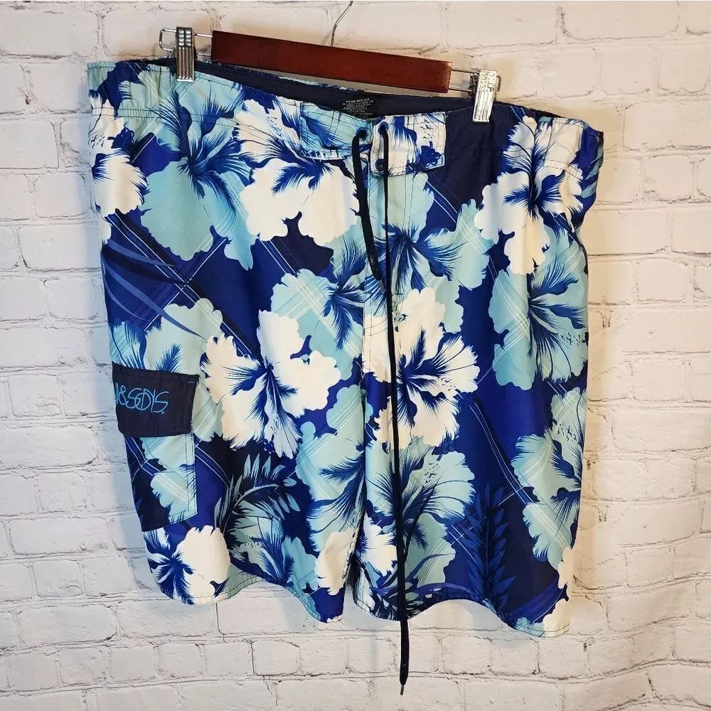 Men's Maui & Sons swim trunks, size Large